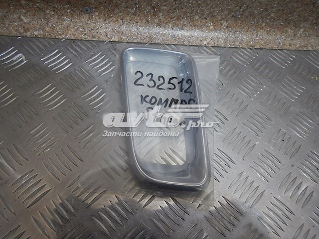 68109865AA Chrysler moldura de rejilla de radiador