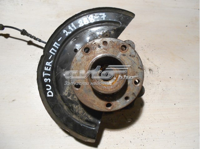 8200881829 Renault (RVI) muñón del eje, suspensión de rueda, delantero derecho