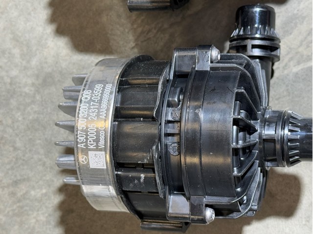 Bomba de agua eléctrica auxiliar Mercedes A9075003200