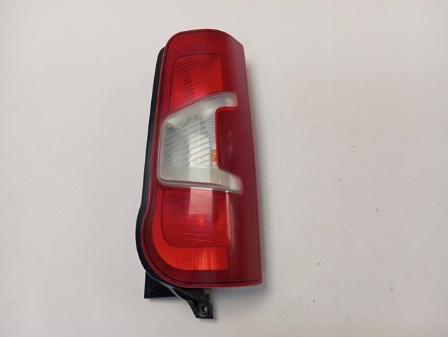 Piloto trasero derecho Opel 9820554880