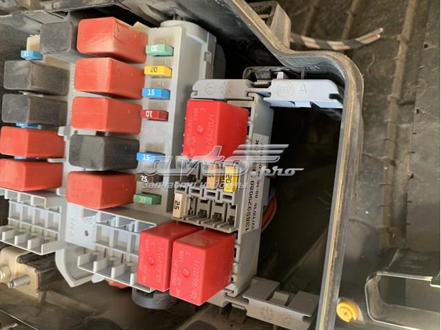1388601080 Peugeot/Citroen Caja de relés y fusibles