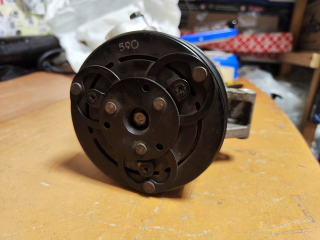Compresor de aire acondicionado D09W61450 Mazda