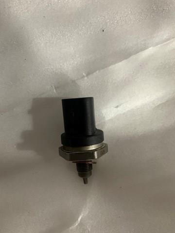 PY8V18541B Mazda Indicador de presión del aceite