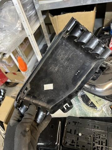 9814208980 Peugeot/Citroen Tapa del gancho de remolque del parachoques delantero izquierdo