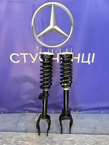 Soporte del amortiguador delantero A1673230120 Mercedes