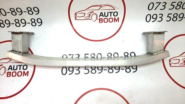 Refuerzo parachoque delantero 68247223AA Chrysler