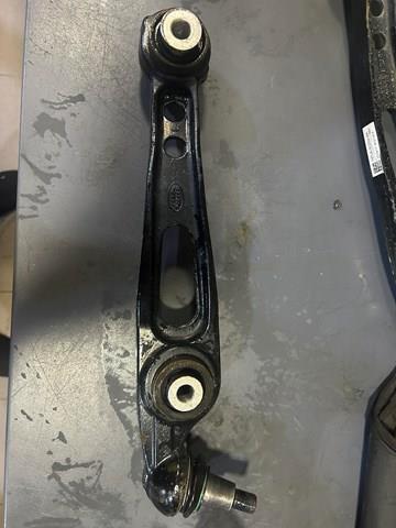 LR084095 Land Rover Brazo inferior derecho de la suspensión delantera