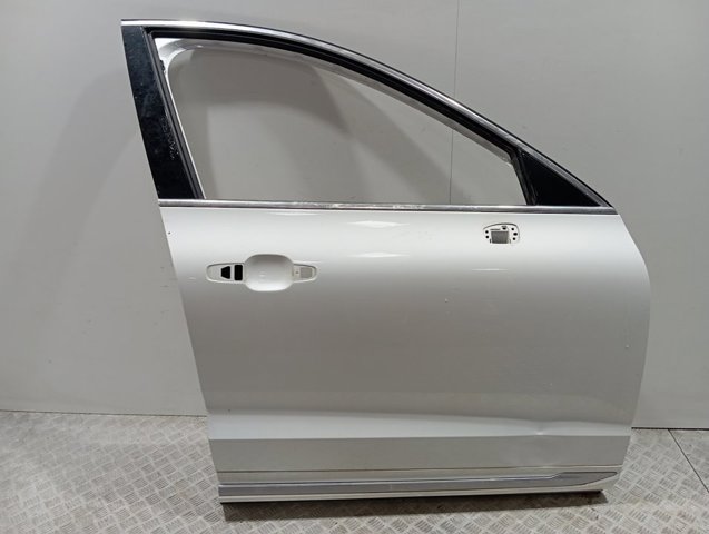 Comprar 32345931 Volvo Puerta delantera derecha