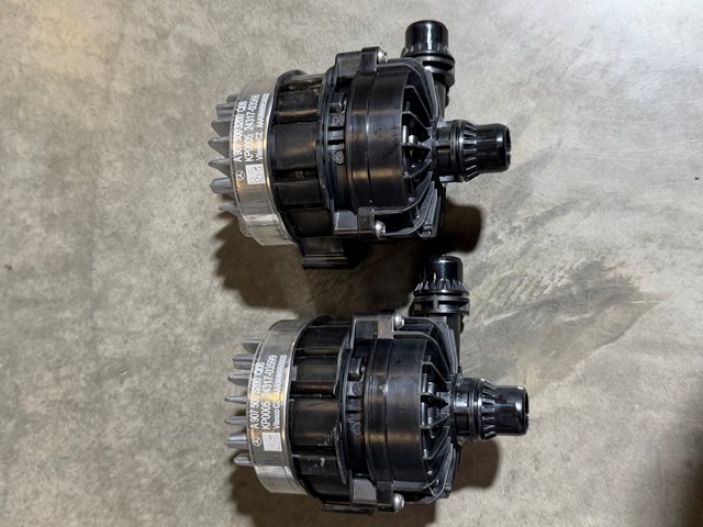 Comprar A9075003200 Mercedes Bomba de agua eléctrica auxiliar