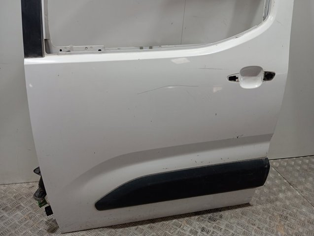 Puerta delantera izquierda 9843490080 General Motors