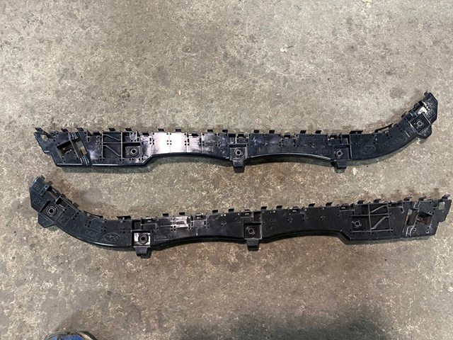 Comprar 57707AN34A Subaru Soporte exterior derecho del parachoques trasero