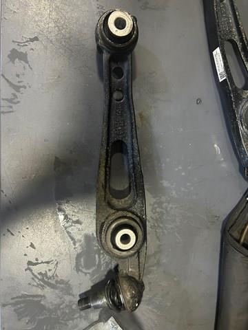 Brazo inferior derecho de la suspensión delantera Land Rover LR084095 precio, desde 140,84 EUR