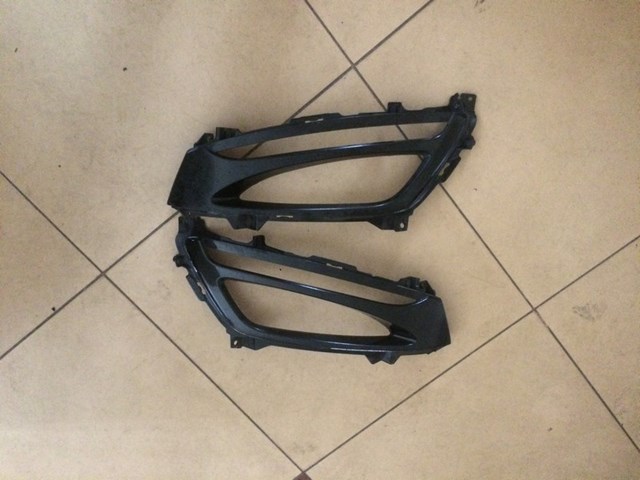 Rejilla del parachoques delantera izquierda 865512T020 Hyundai/Kia