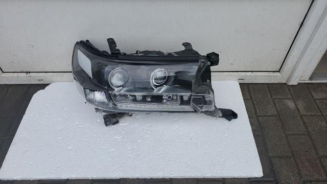 8110560P40 Toyota Luz derecha