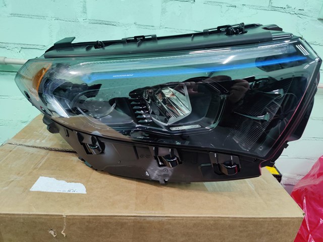 Faro derecho A2439065600 Mercedes