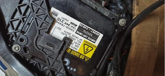 8596724010 Toyota Centralita, faros xenon