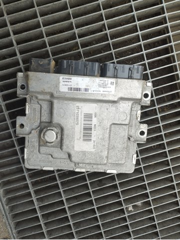 Módulo de control del motor Renault (RVI) 237103907S