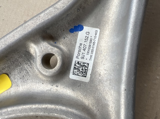 9J1407152G VAG Brazo inferior derecho de la suspensión delantera