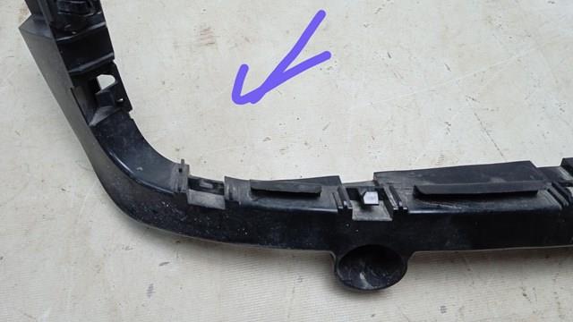 68190680AB Chrysler soporte de guía para parachoques trasero, derecho