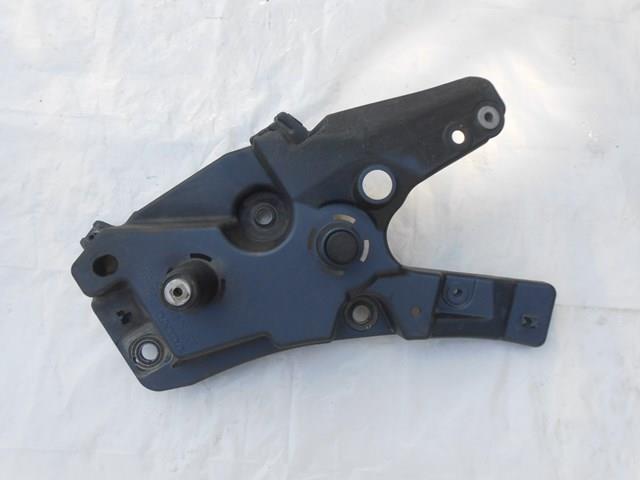 Soporte delantero izquierdo para aleta delantera Volvo 32288928 precio, desde 39,37 EUR