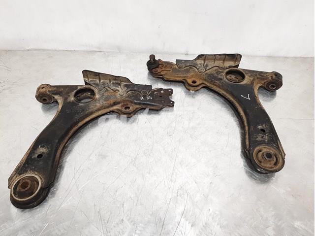 Brazo inferior derecho de la suspensión delantera 357407158 VAG