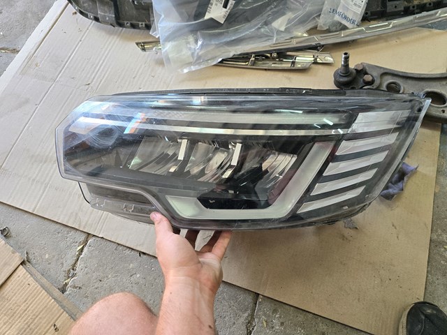 Faro izquierdo 260601790R Renault (RVI)