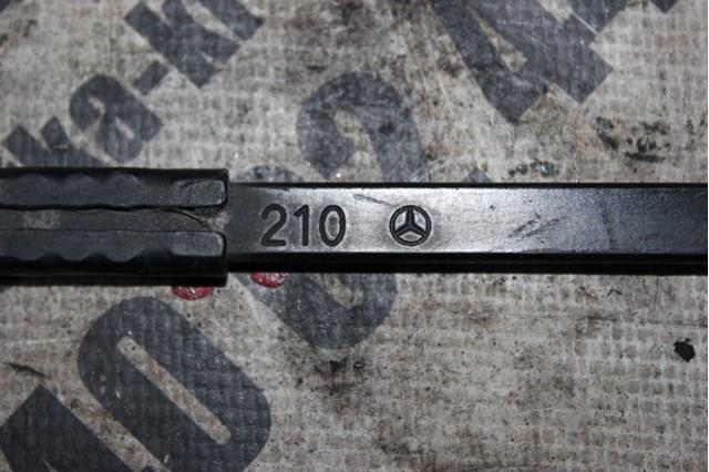 Brazo del limpiaparabrisas para Mercedes E (S210)