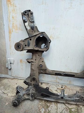 6884852 BMW Subchasis delantero