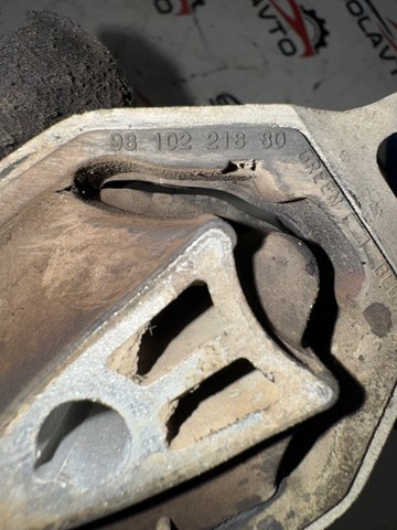 Soporte de motor trasero 9810221880 Peugeot/Citroen
