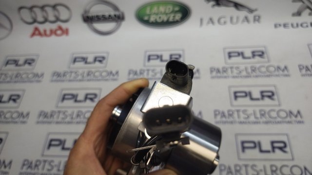 LR116736 Land Rover Bomba refrigerante coche