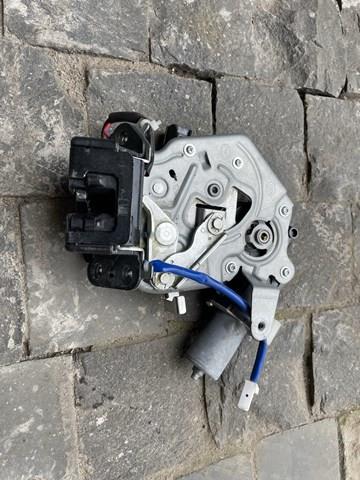 Motor limpiaparabrisas, trasera KB7W67450 Mazda
