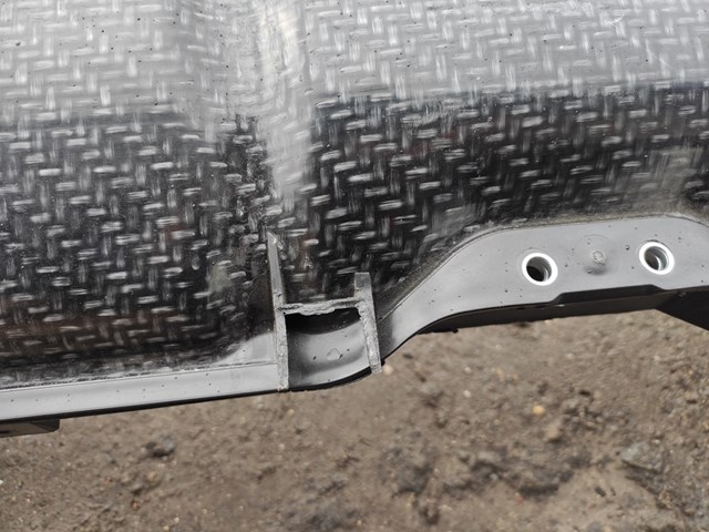 Soporte de radiador superior (panel de montaje para foco) Mercedes 1676209900