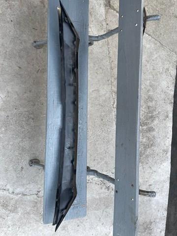 Moldura de la rejilla del radiador KB8A507E1BBB Mazda
