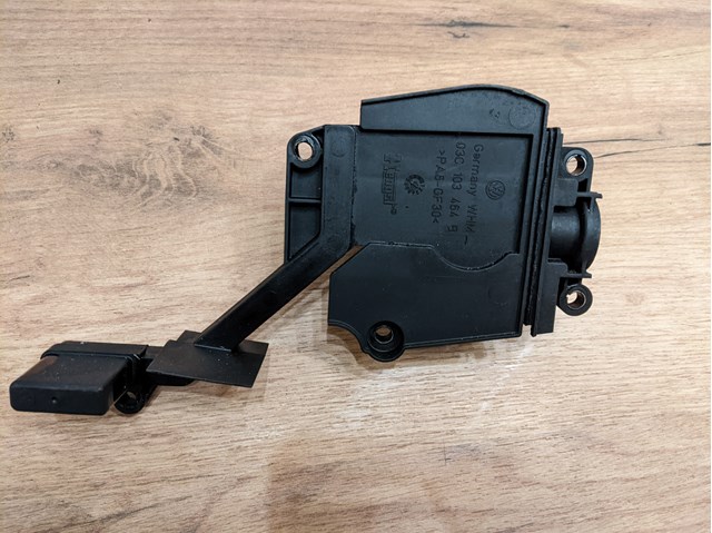 03C103464B VAG Separador de aceite del sistema de ventilación del cárter