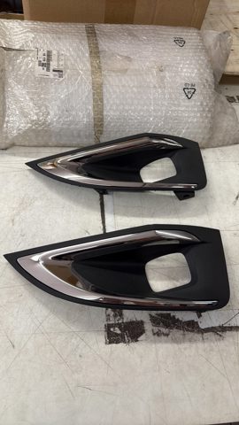Rejilla izquierda del parachoques delantero Peugeot/Citroen 1686611780 precio, desde 60,52 EUR
