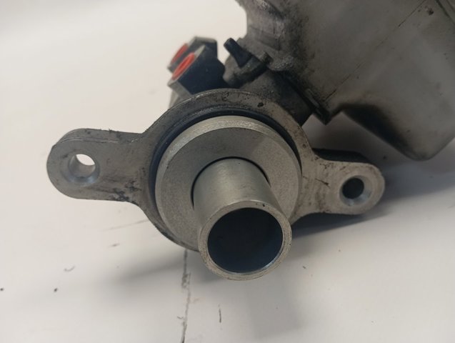 Comprar 0204Y24459 Iveco Cilindro maestro de frenos