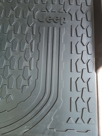 Comprar 82214666 Chrysler Alfombrilla del maletero