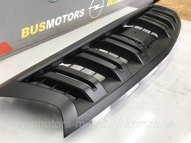 7450A885 Mitsubishi Calandra
