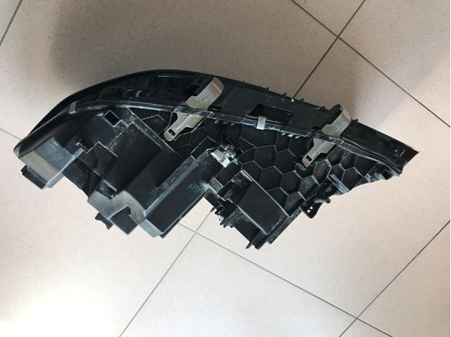 63118496150 BMW Luz derecha