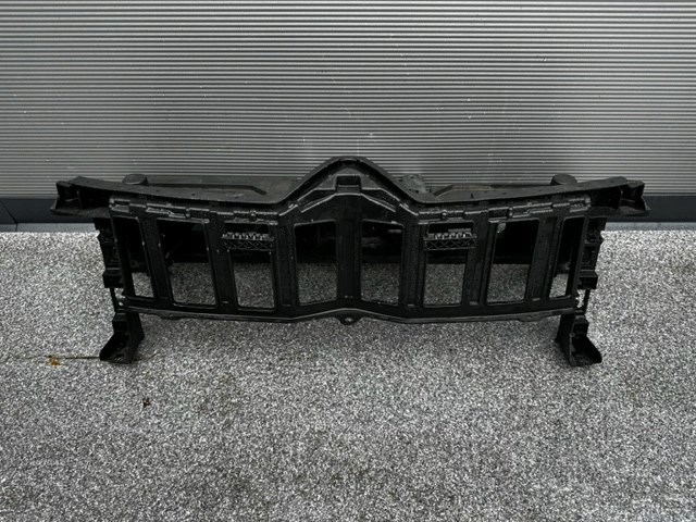 Soporte inferior del radiador (panel de montaje de faros) 9824513680 Peugeot/Citroen