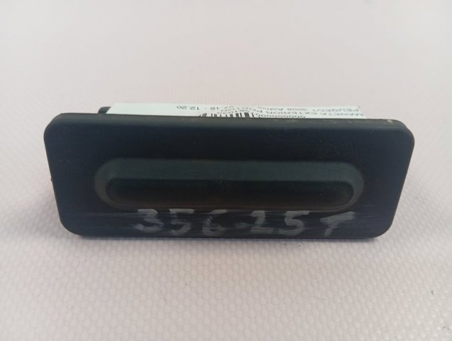 Comprar 9827560380 Peugeot/Citroen Botón de accionamiento del cierre de la tapa del maletero (puerta trasera 3/5)