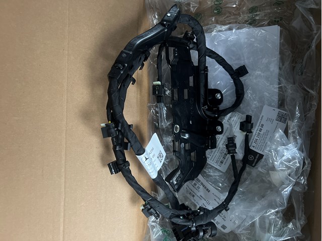 A2561508800 Mercedes Mazo de cables del compartimiento del motor