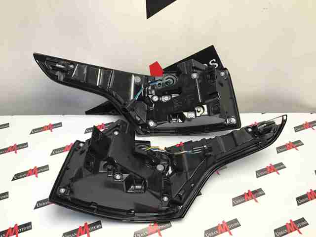 LR136857 Land Rover Piloto trasero izquierdo