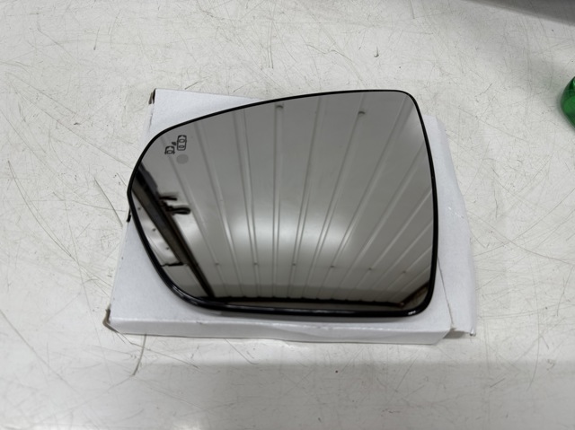 Cristal de espejo retrovisor exterior izquierdo 1618048180 Peugeot/Citroen