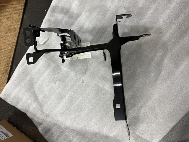 Soporte de fijación del faro delantero izquierdo BMW 51648071631 precio, desde 243,38 EUR