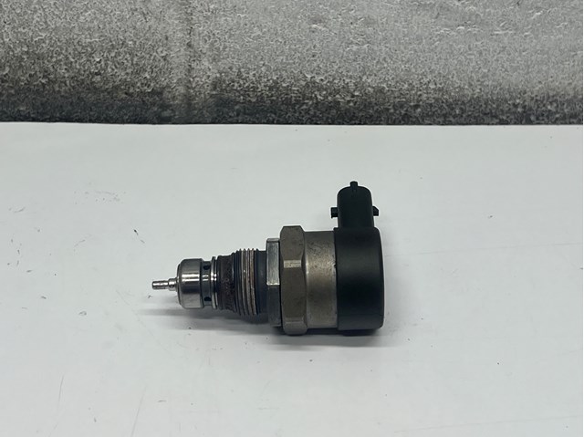 Válvula de presión de combustible General Motors 815539
