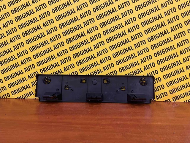 Soporte de matrícula delantera KB8M50171 Mazda