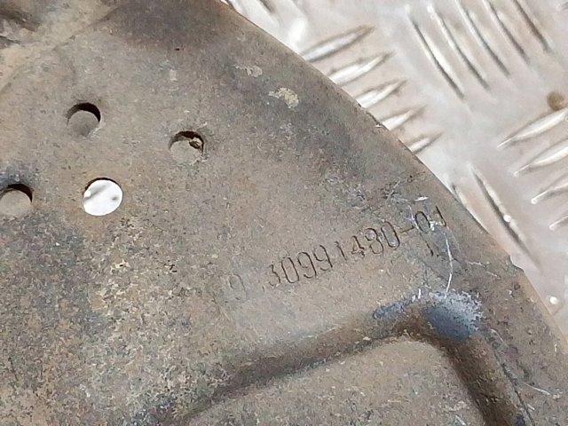 Protector de disco de freno delantero derecho 9806779480 Peugeot/Citroen