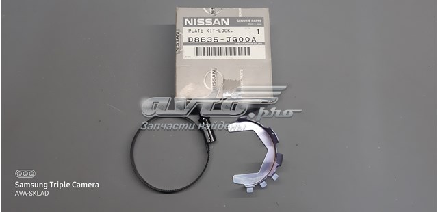 D8635JG00A Nissan abrazadera de cremallera de direccion