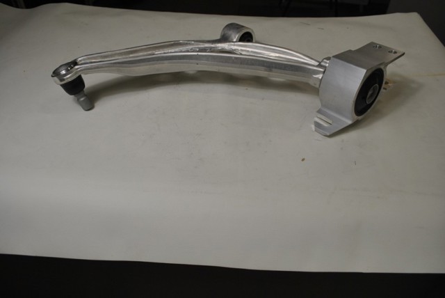 Comprar 545005NA1A Nissan/Infiniti Brazo inferior derecho de la suspensión delantera